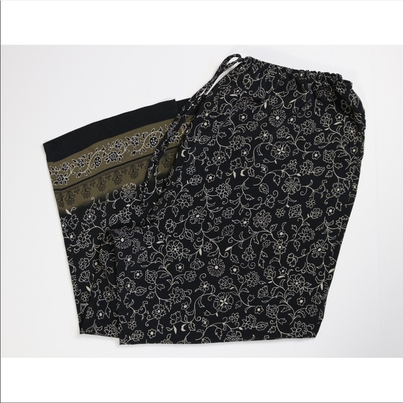 kathy ireland Pants - 5/$35! Lightweight floral capris